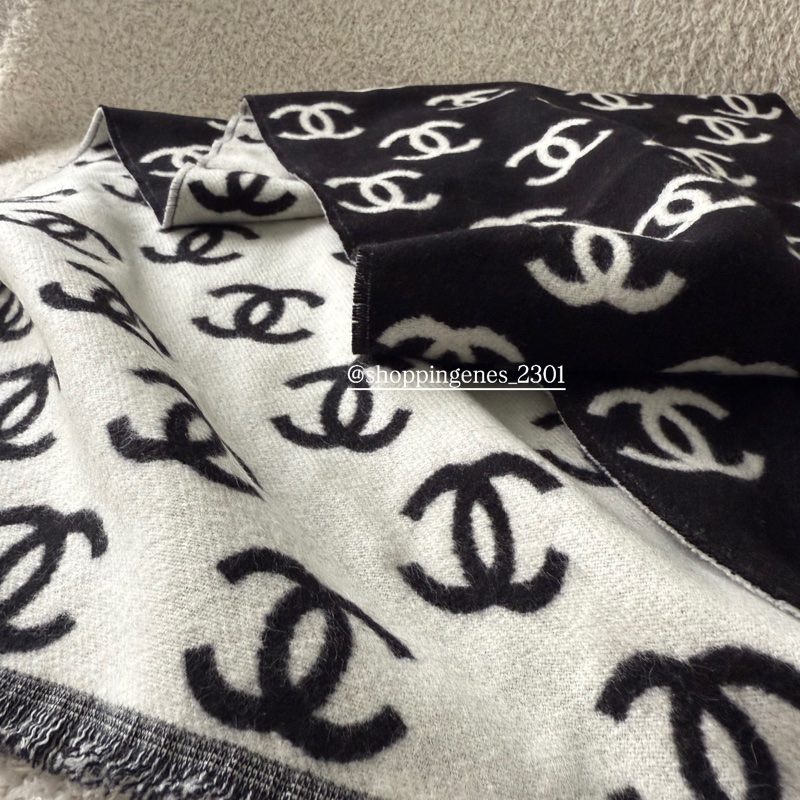 香奈兒 Chanel 經典款黑白圍巾 滿版logo 圍巾-4