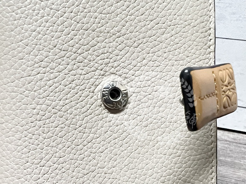 ~~趴趴小舖~~正品極新LOEWE基本款拼色短夾(配件齊全)2602246386-21