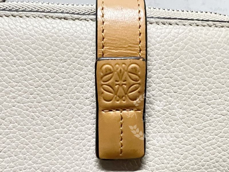~~趴趴小舖~~正品極新LOEWE基本款拼色短夾(配件齊全)2602246386-24
