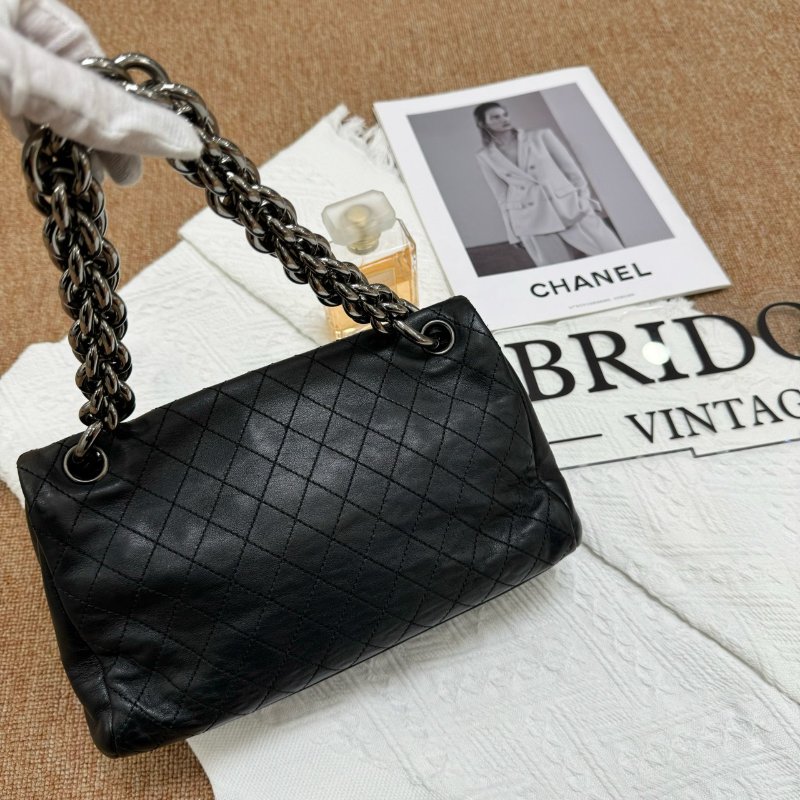 Chanel 香奈兒豬鼻子腋下包-1