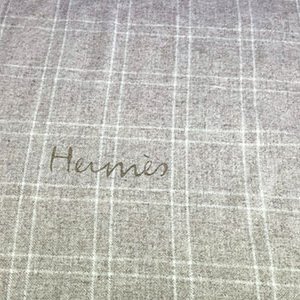 *奢華大道國際精品*【H0438】HERMES奶茶色 花豹厚款流蘇披肩 120*120 100%羊毛-1