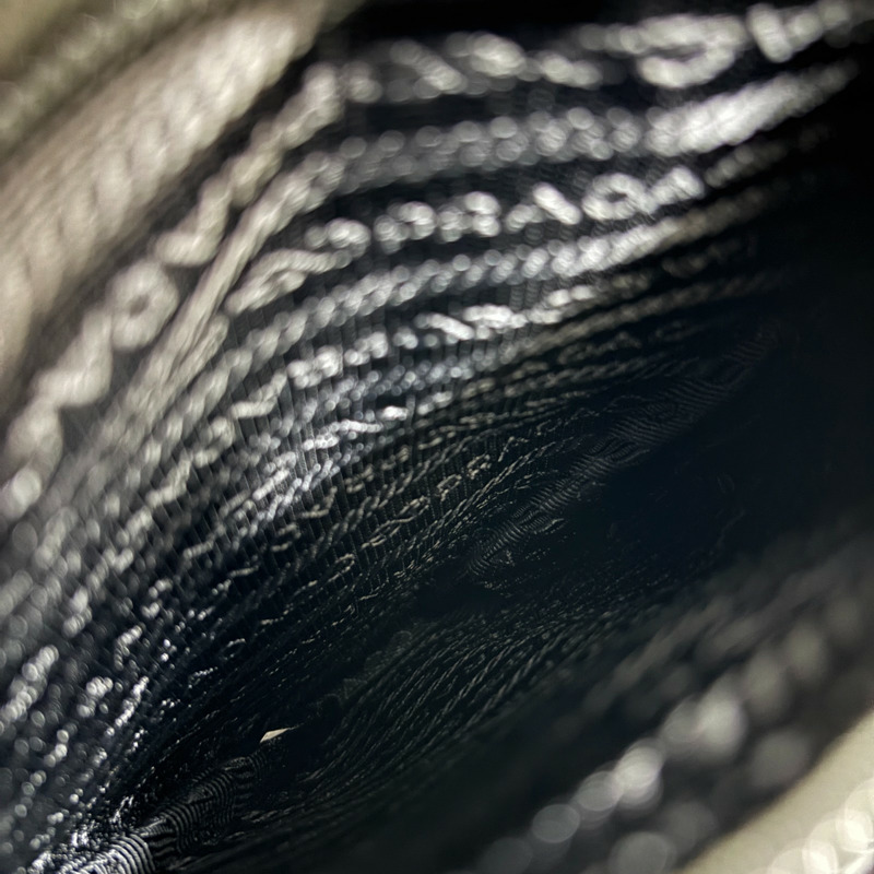 黑色 尼龍 RE-Nylon 斜背包 【PRADA 普拉達】 1BZ026-4