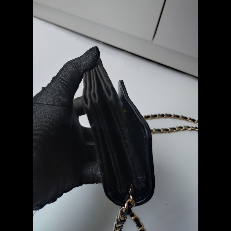 Chanel 白山茶花金鍊黑緞布斜背小卡片包-10