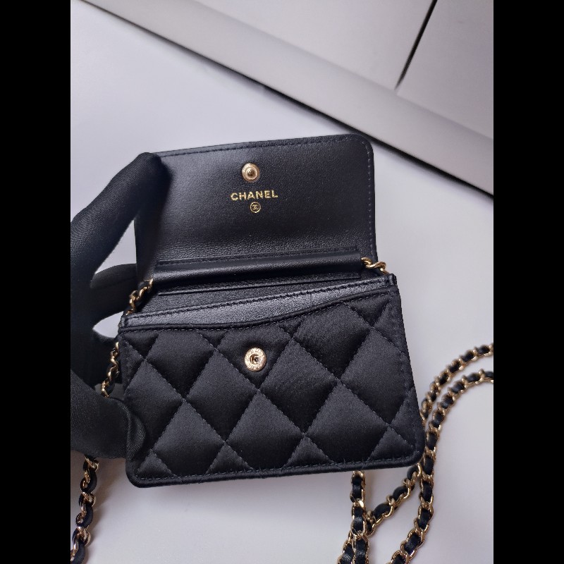 Chanel 白山茶花金鍊黑緞布斜背小卡片包-17