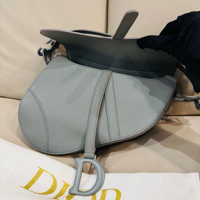 Dior 迪奧Saddle 馬鞍包肩背包/中號/霧霾灰/99閒置新品-6