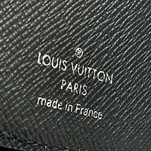 *奢華大道國際精品*【L3322】LV黑色EPI牛皮拚黑棋盤 Multiple 對開短夾 M69539-7