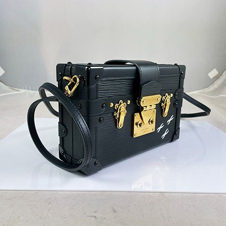 *奢華大道國際精品*【L3335】LV黑色EPI Petite Malle硬箱型斜背包 M59179-1