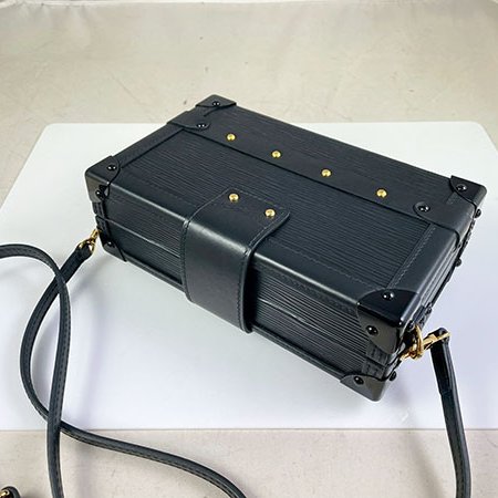 *奢華大道國際精品*【L3335】LV黑色EPI Petite Malle硬箱型斜背包 M59179-3