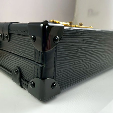 *奢華大道國際精品*【L3335】LV黑色EPI Petite Malle硬箱型斜背包 M59179-4