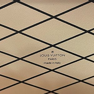 *奢華大道國際精品*【L3335】LV黑色EPI Petite Malle硬箱型斜背包 M59179-7