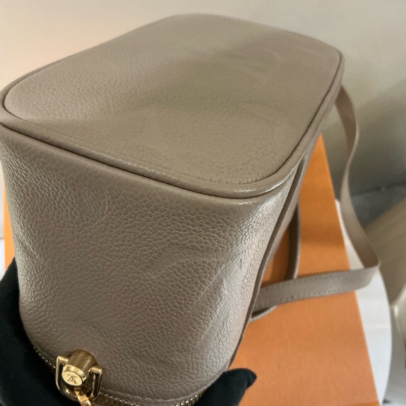 LV VANITY BAG-6
