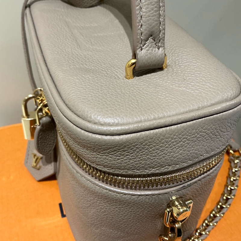 LV VANITY BAG-7
