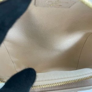 *奢華大道國際精品*【L3345】LV白色牛皮 橘色大LOGO 鍊帶腰包 M82208-6