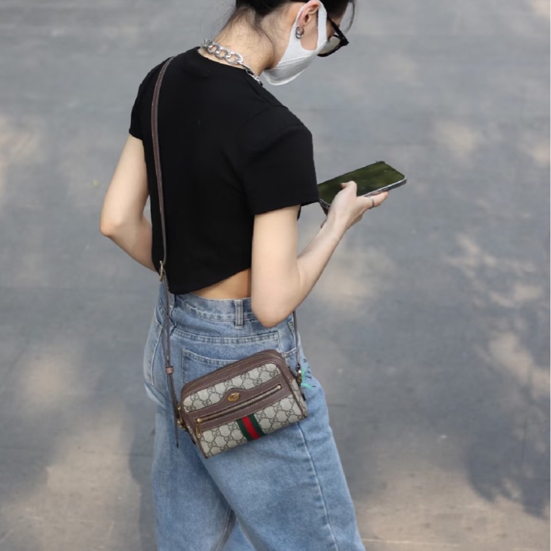Gucci 的經典 Ophidia GG Supreme 迷你相機包(烏木色)-5