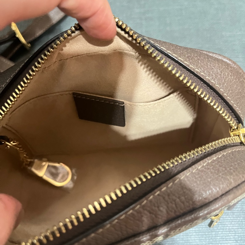 Gucci 的經典 Ophidia GG Supreme 迷你相機包(烏木色)-22