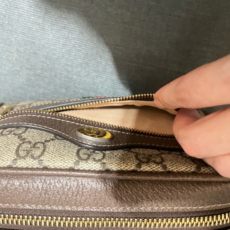 Gucci 的經典 Ophidia GG Supreme 迷你相機包(烏木色)-24