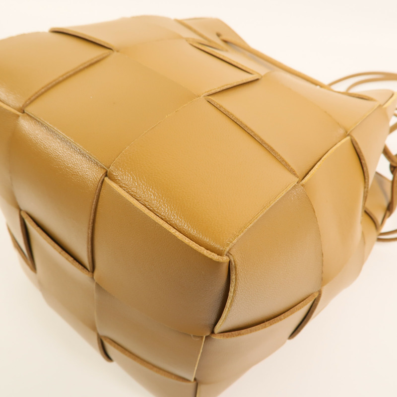 BOTTEGA VENETA 牛皮皮革Cassette Bucket肩背袋-10