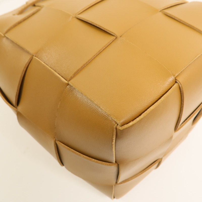 BOTTEGA VENETA 牛皮皮革Cassette Bucket肩背袋-13