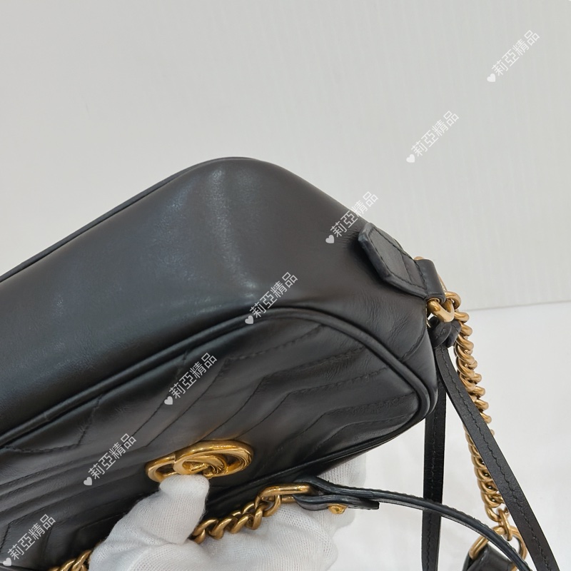 莉亞精品♡Gucci 黑金相機包 18cm 二手美包-11