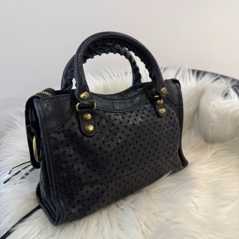 巴黎世家 Classic Mini City黑色雷射洞洞包-1