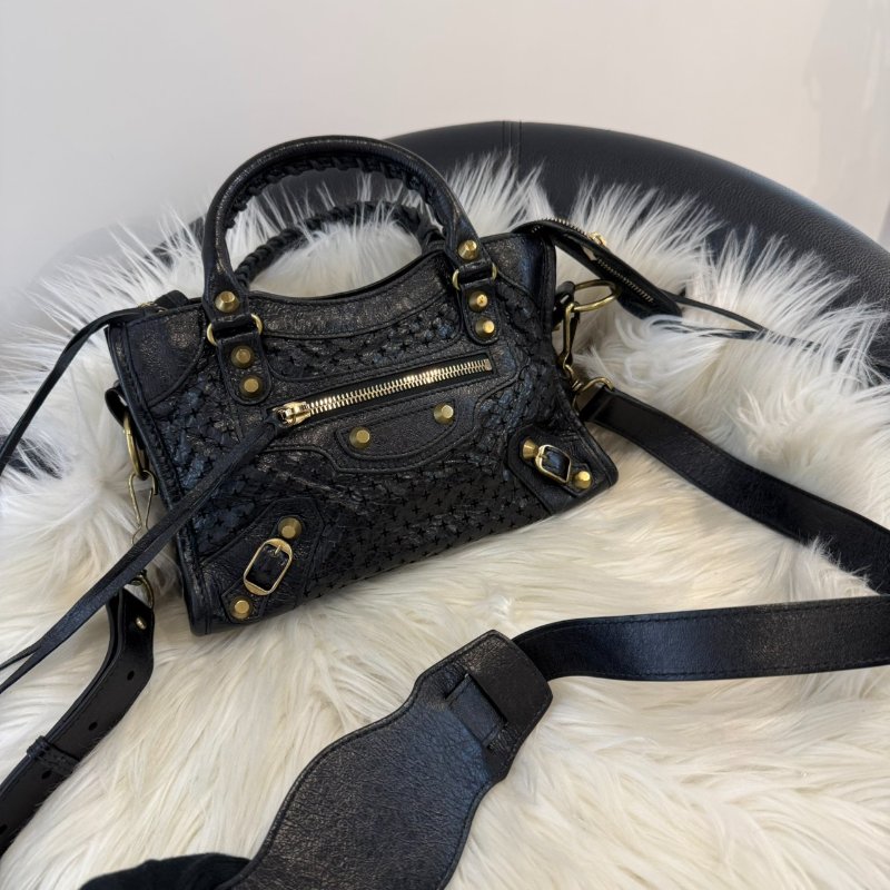 巴黎世家 Classic Mini City黑色雷射洞洞包-2