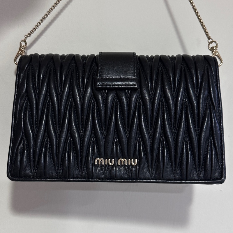 MIUMIU 黑金水鑽太陽花羊皮皺摺woc鍊條包-1