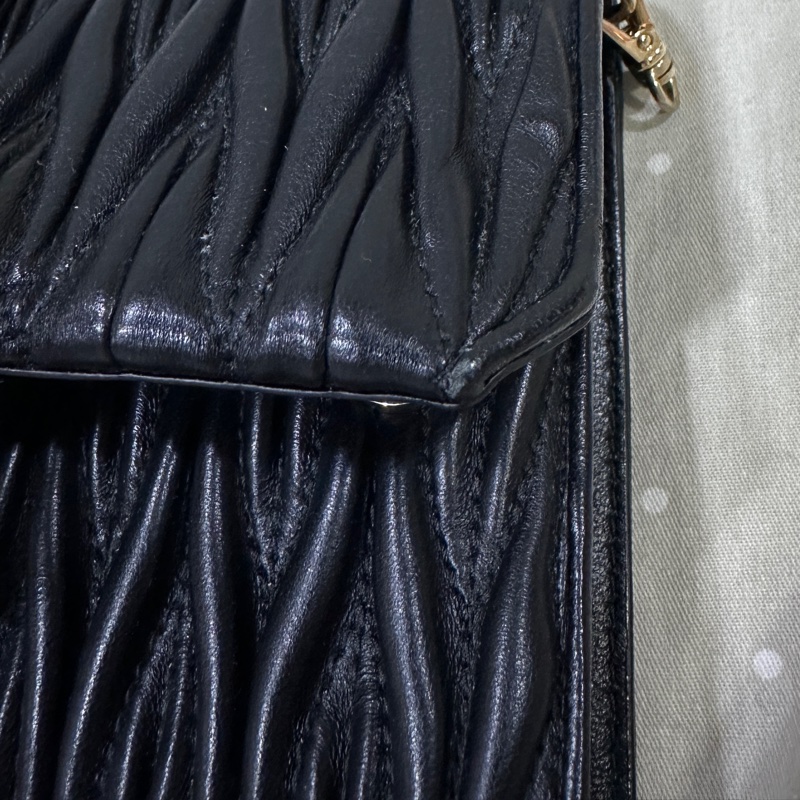 MIUMIU 黑金水鑽太陽花羊皮皺摺woc鍊條包-10