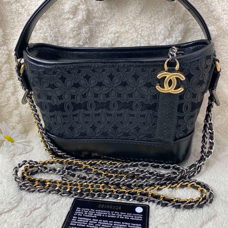 Chanel/香奈兒 28開 限量款流浪包!包身鏤空雙c山茶花皮面缺手柄 尺寸:20*15㎝-0