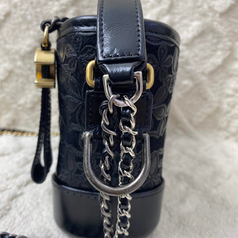 Chanel/香奈兒 28開 限量款流浪包!包身鏤空雙c山茶花皮面缺手柄 尺寸:20*15㎝-2