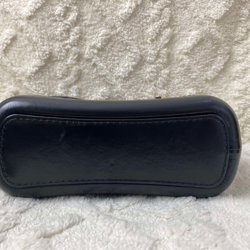 Chanel/香奈兒 28開 限量款流浪包!包身鏤空雙c山茶花皮面缺手柄 尺寸:20*15㎝-8