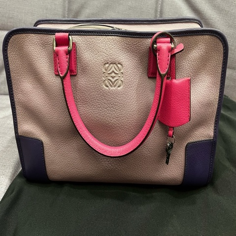 Loewe 352.35AA22西班牙奢華皮 革 Amazona 大型山羊皮 拼接 Ama zona包 紫羅蘭