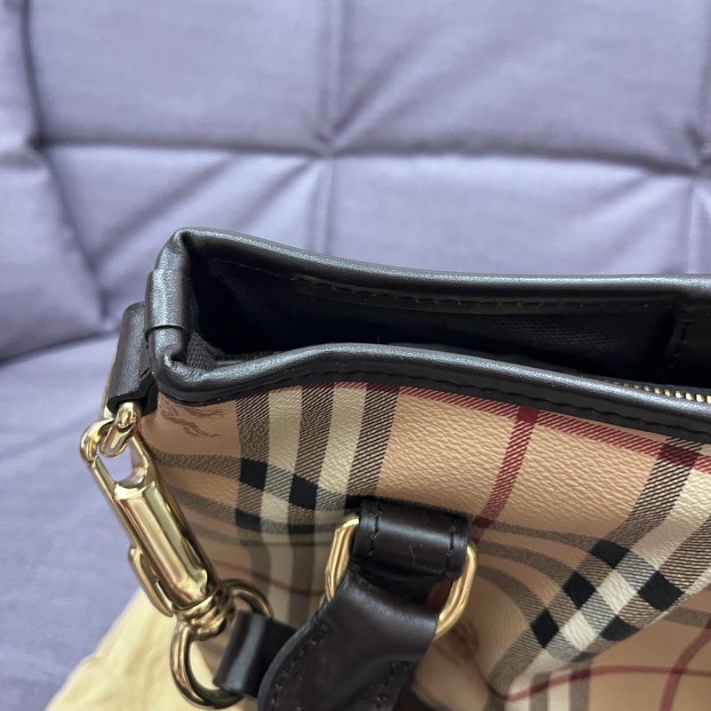 BURBERRY戰馬格紋肩背包-4