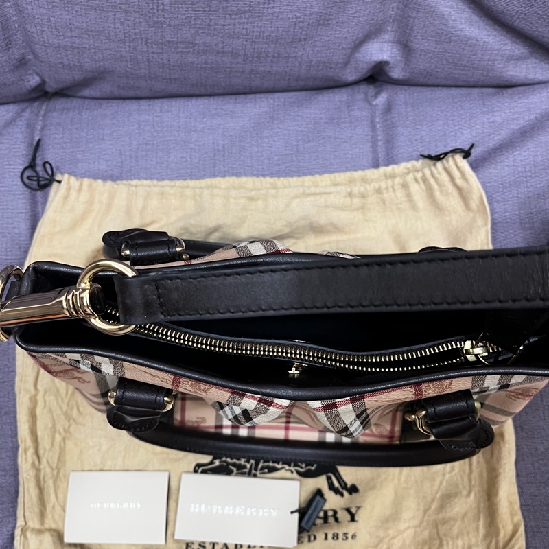 BURBERRY戰馬格紋肩背包-8