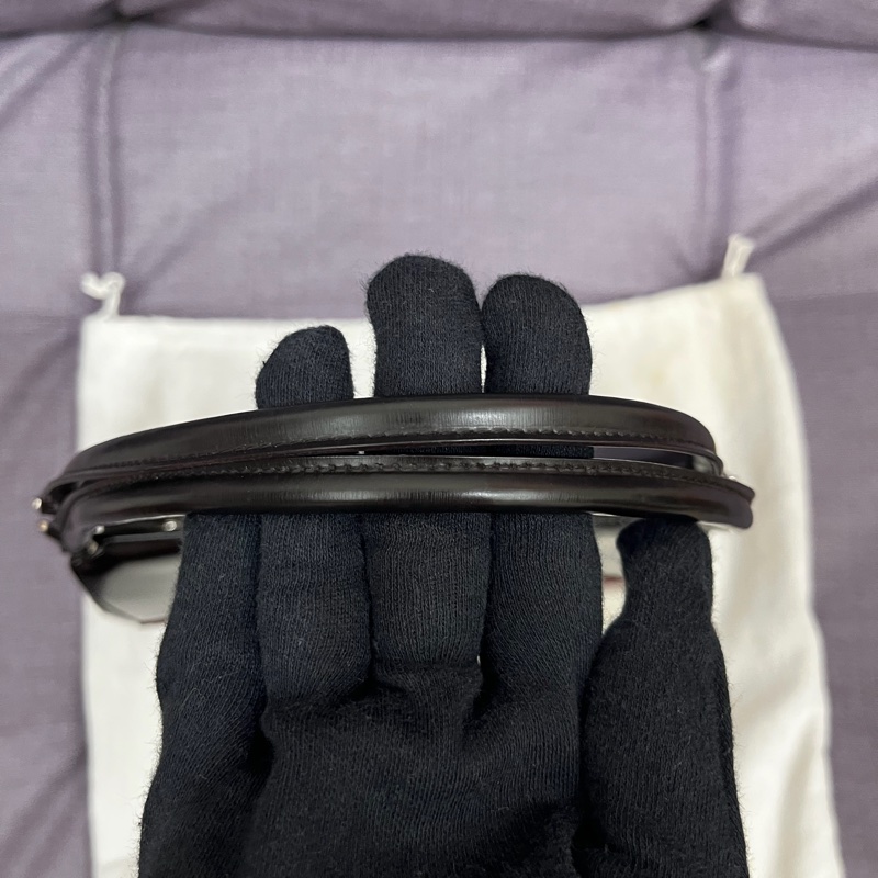 Prada 黑色與紅色拼接的皮革手提包-5