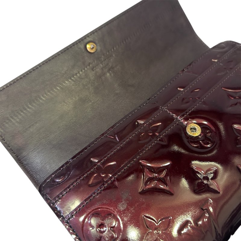 LV壓紋暗紫色漆亮皮長夾-9