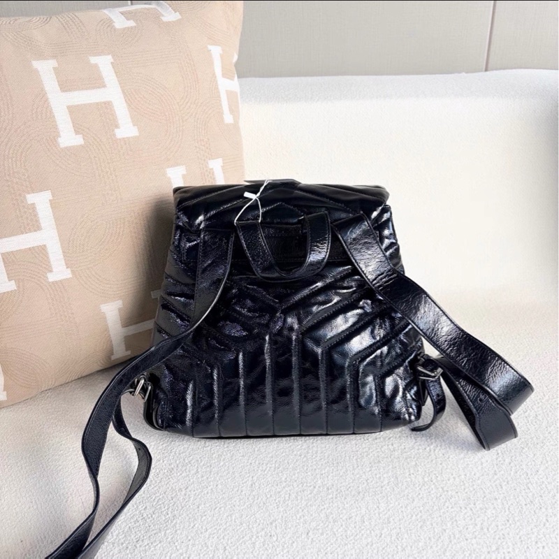 酷颯隨性感😎超低價❤️‍🔥Ysl聖羅蘭黑銀油蠟皮V紋雲朵雙肩包後背包-4