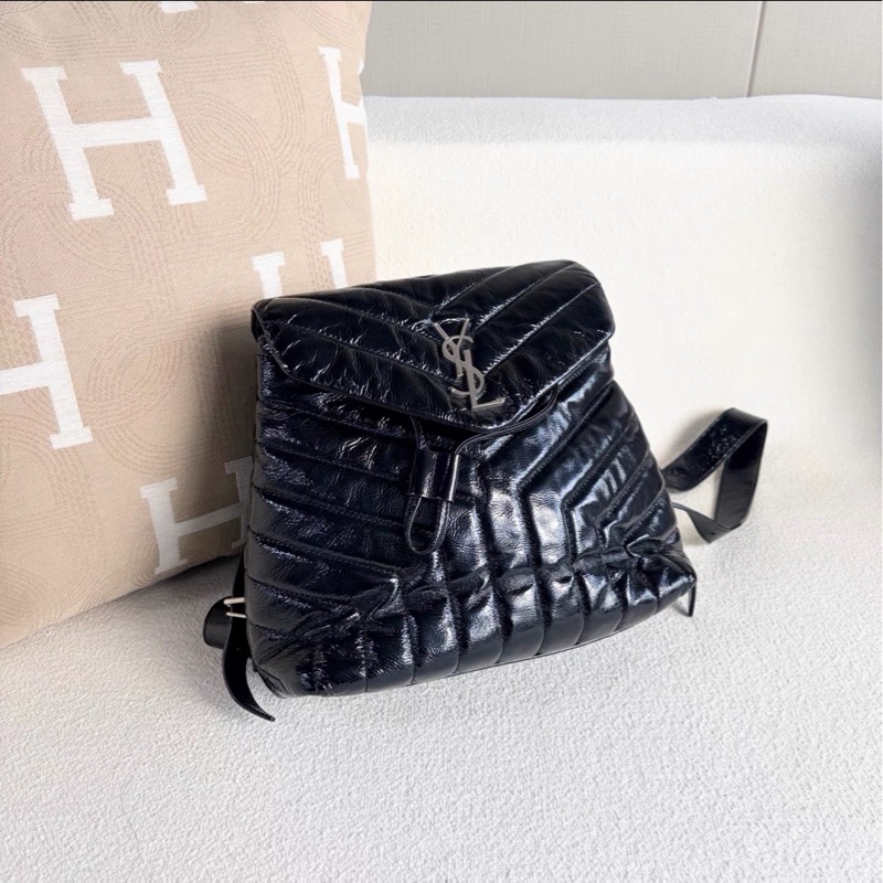 酷颯隨性感😎超低價❤️‍🔥Ysl聖羅蘭黑銀油蠟皮V紋雲朵雙肩包後背包-8