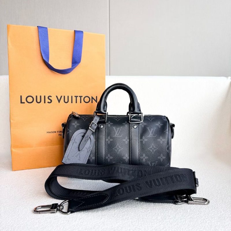 Lv黑武士Keepall25 芯片款 銀扣 25*14*10 99新肩帶塵袋-2