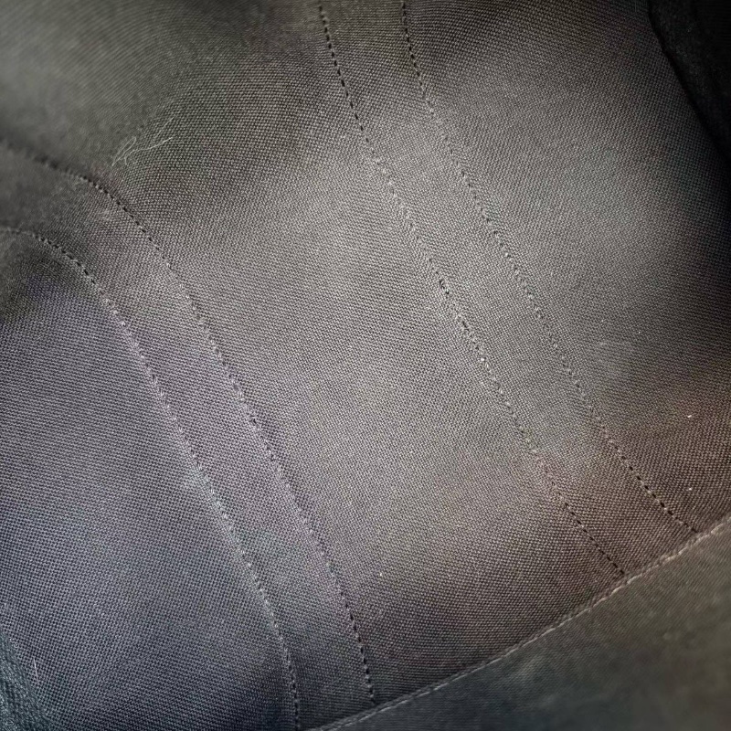 Lv黑武士Keepall25 芯片款 銀扣 25*14*10 99新肩帶塵袋-3