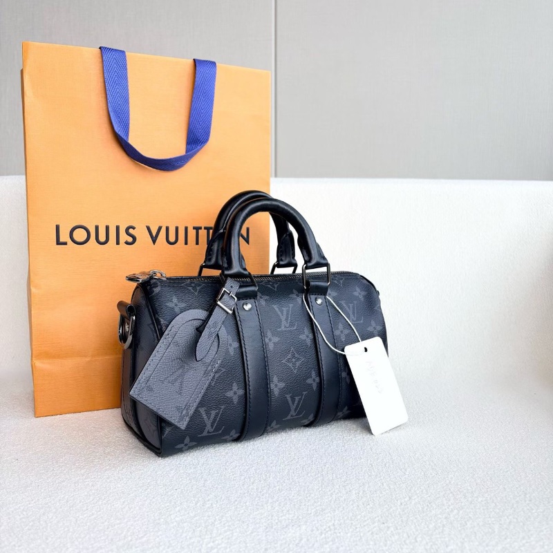 Lv黑武士Keepall25 芯片款 銀扣 25*14*10 99新肩帶塵袋-4