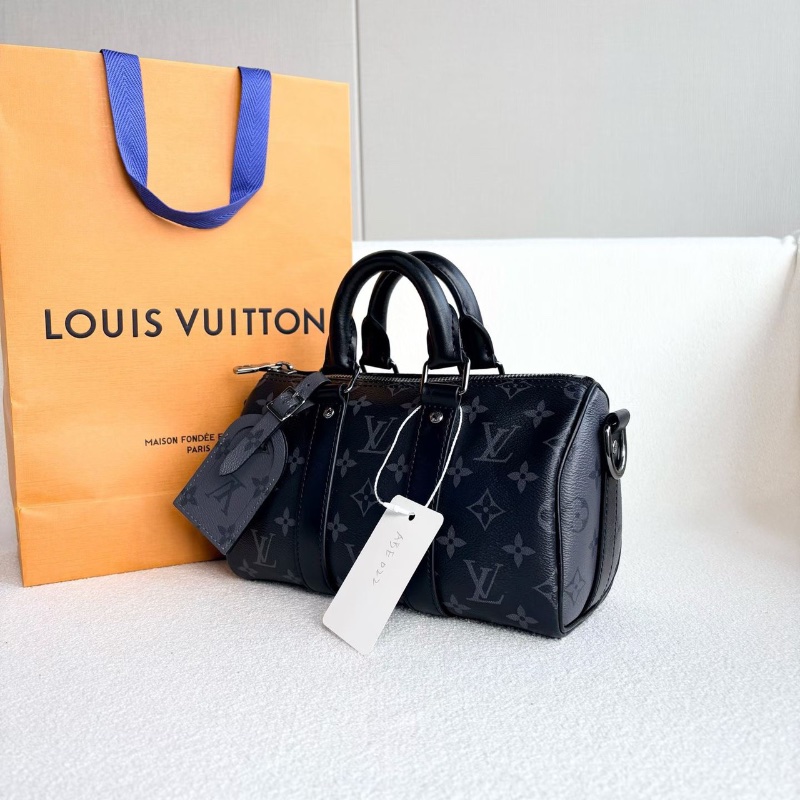 Lv黑武士Keepall25 芯片款 銀扣 25*14*10 99新肩帶塵袋-6