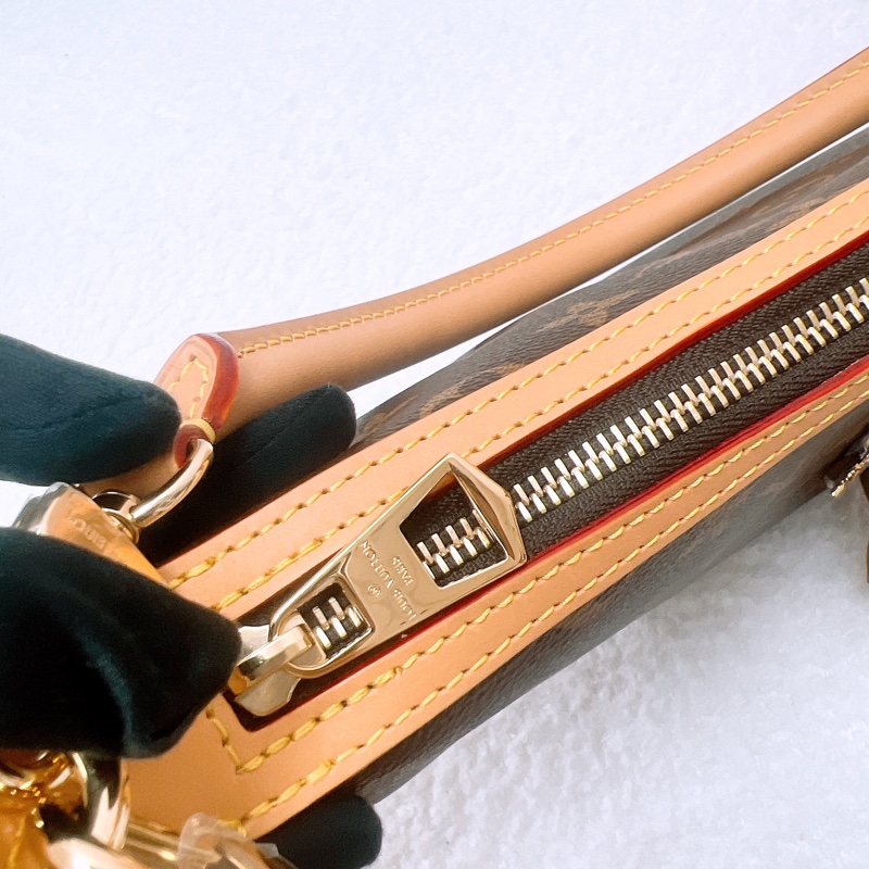 全新 Lv looping 月亮牛角包/腋下包-12