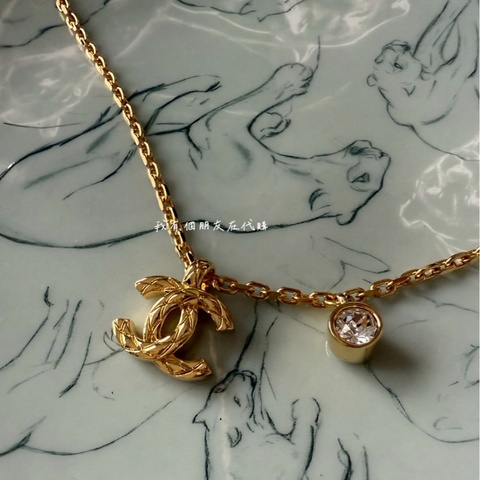 《我有個朋友在代購》香奈兒「多鑽一點」菱格紋雙C項鍊