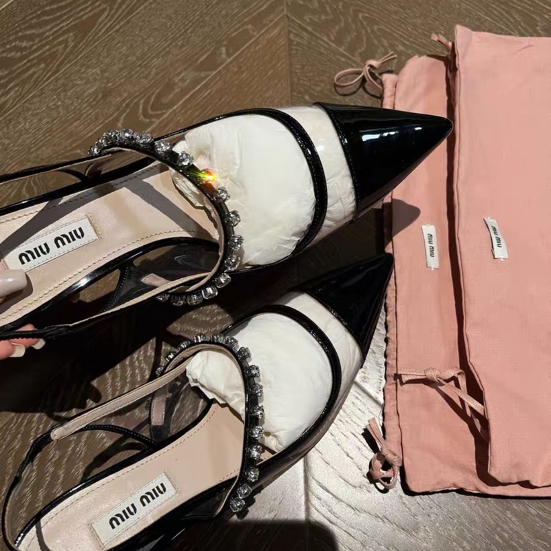 MiuMiu 水鑽尖頭高跟鞋 6cm 37碼-0