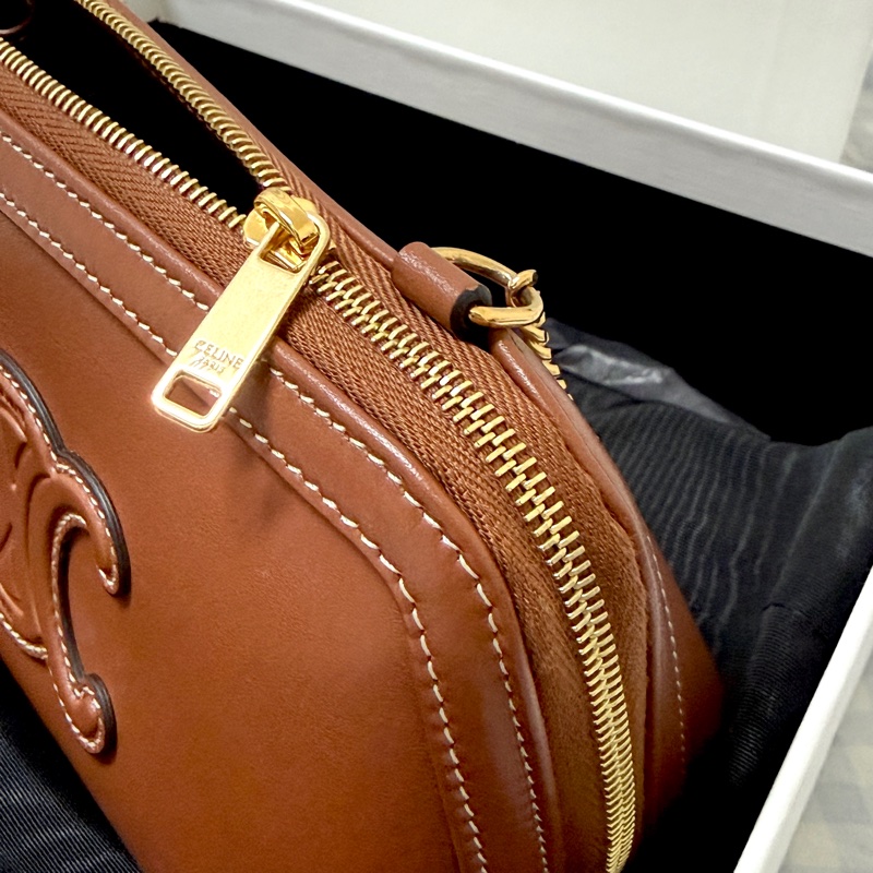 賣場最低價|全新|CELINE 皮革貝殼包(小牛皮)-1