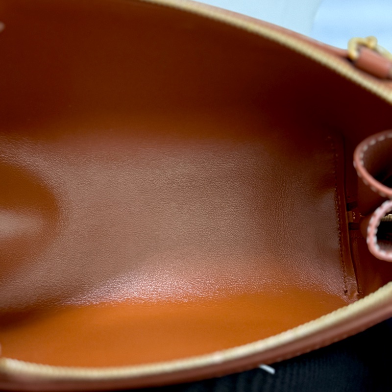 賣場最低價|全新|CELINE 皮革貝殼包(小牛皮)-11