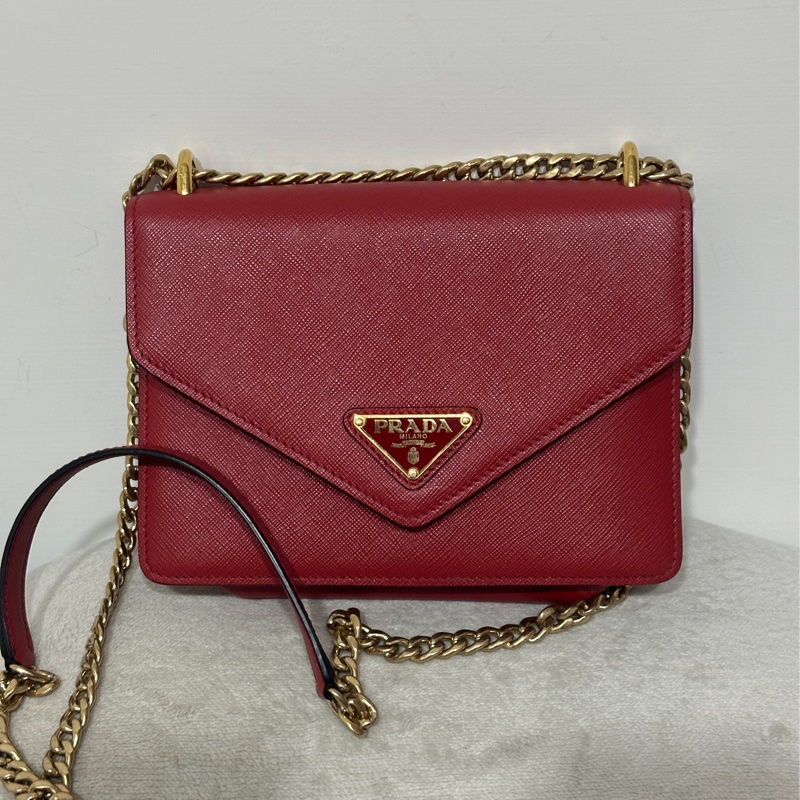 Prada Saffiano 紅色皮革斜背包-1