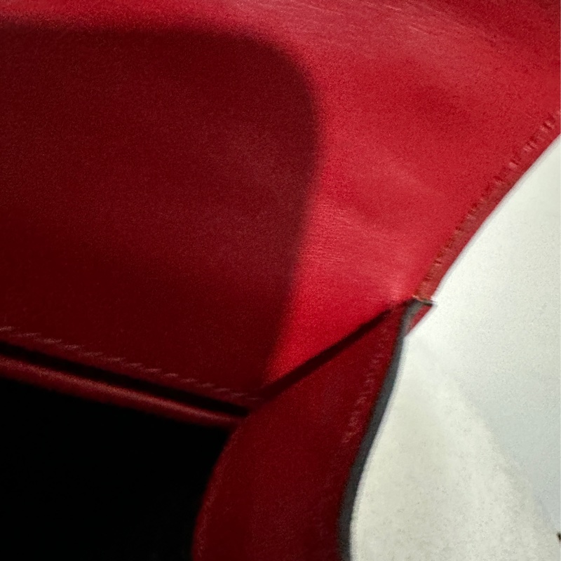 Prada Saffiano 紅色皮革斜背包-6