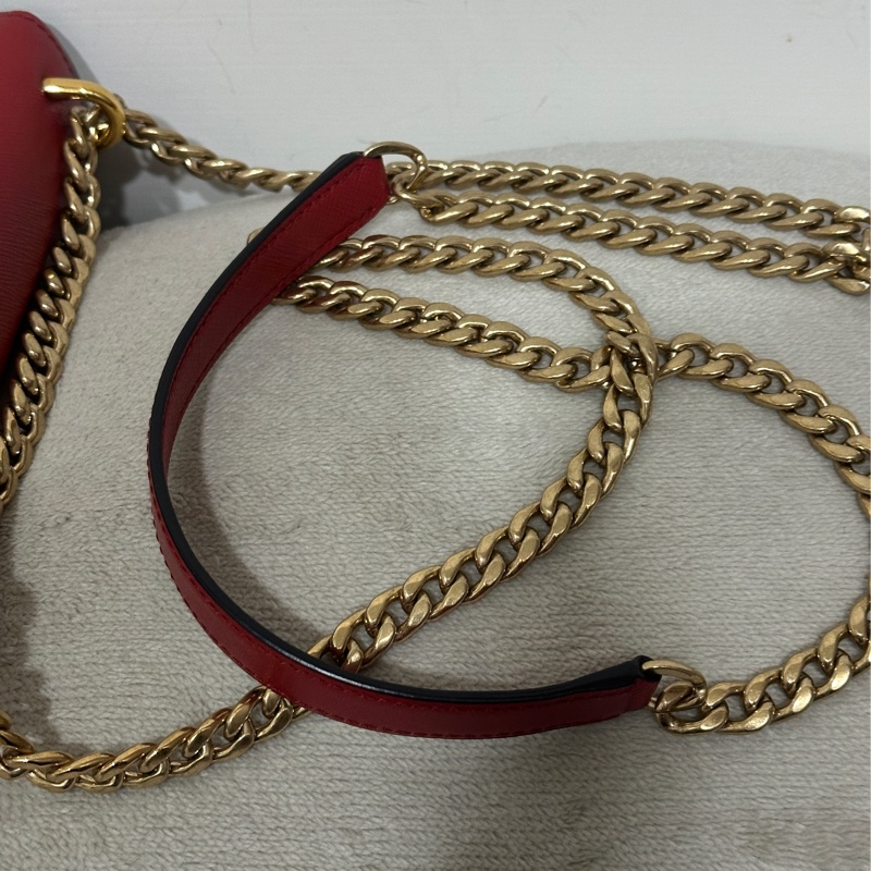 Prada Saffiano 紅色皮革斜背包-14