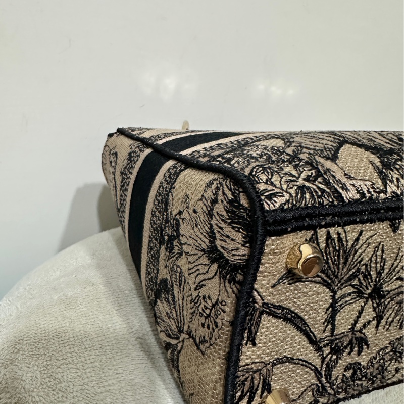 Dior Lady 刺繡戴妃包大象杏-12
